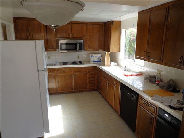 385 Winslow Ave - Photo 3 of 10