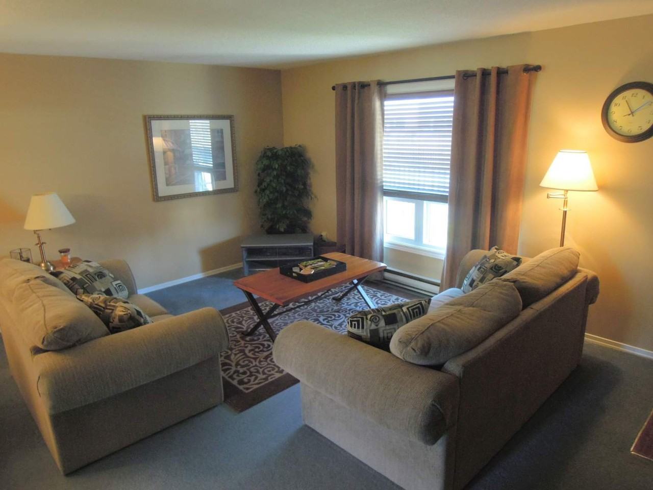 626 Wharncliffe Rd S #1 - Photo 3 of 10