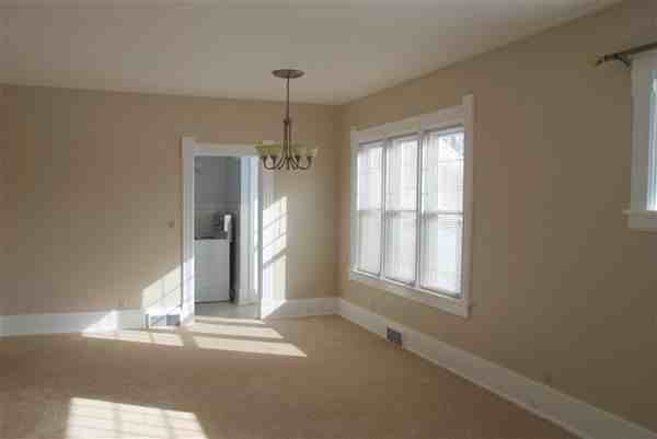 215 W Mirre St - Photo 2 of 8