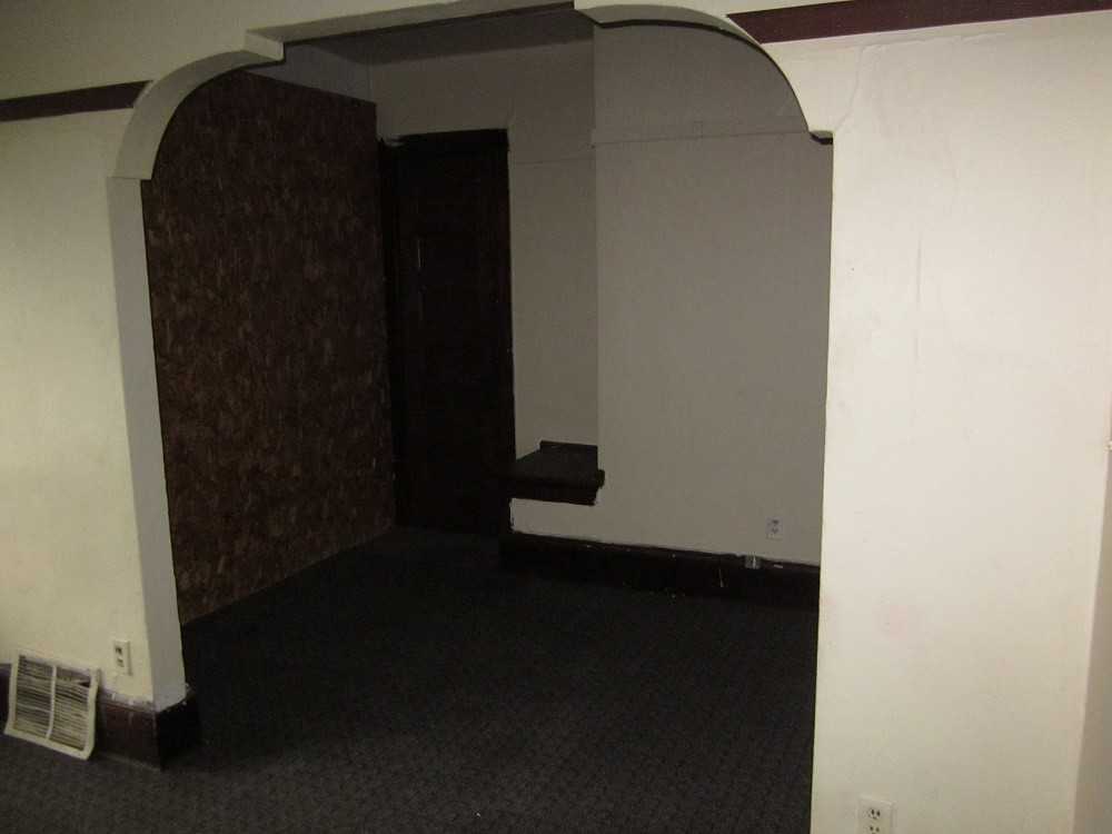 4426 W Lloyd St - Photo 3 of 7