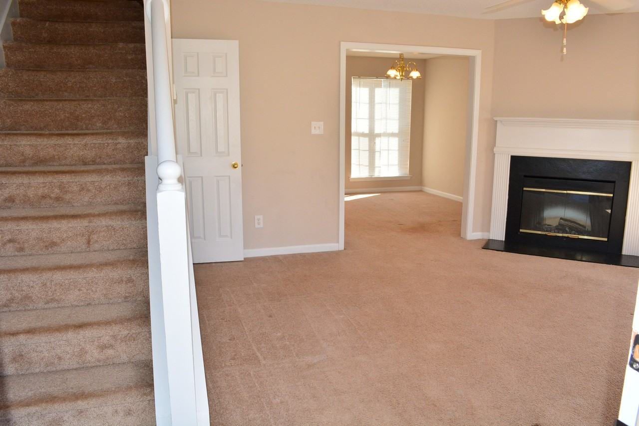 1117 Village Creek - Photo 2 of 23