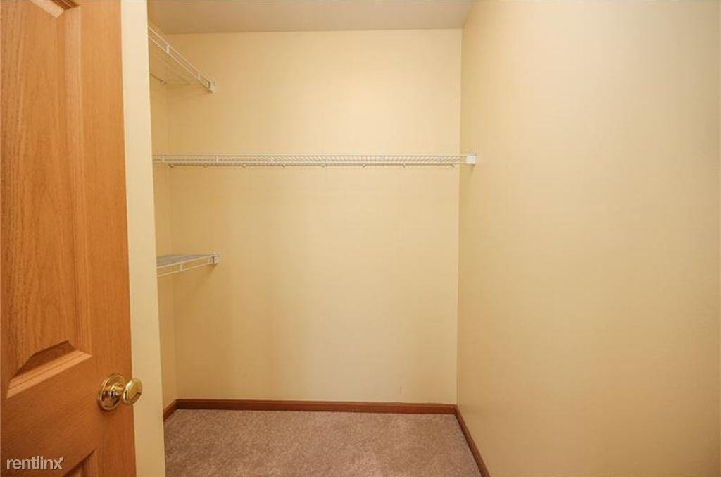 1023 Timberwood Dr - Photo 3 of 10