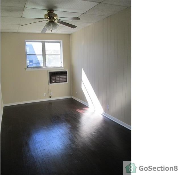 2554 Shields St - Photo 3 of 13