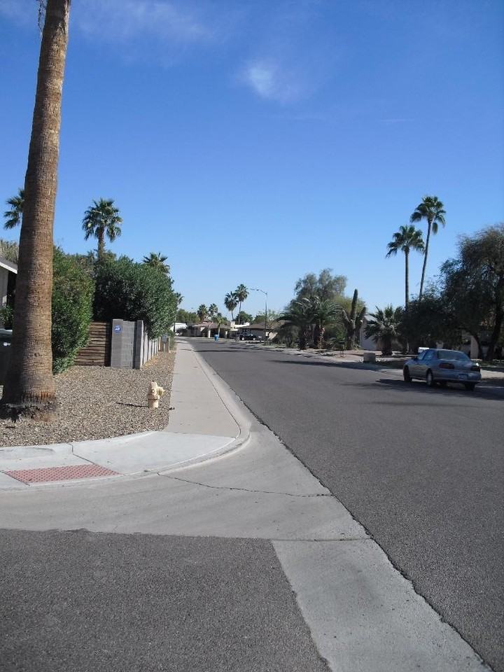 12615 N 38th Pl - Photo 2 of 46