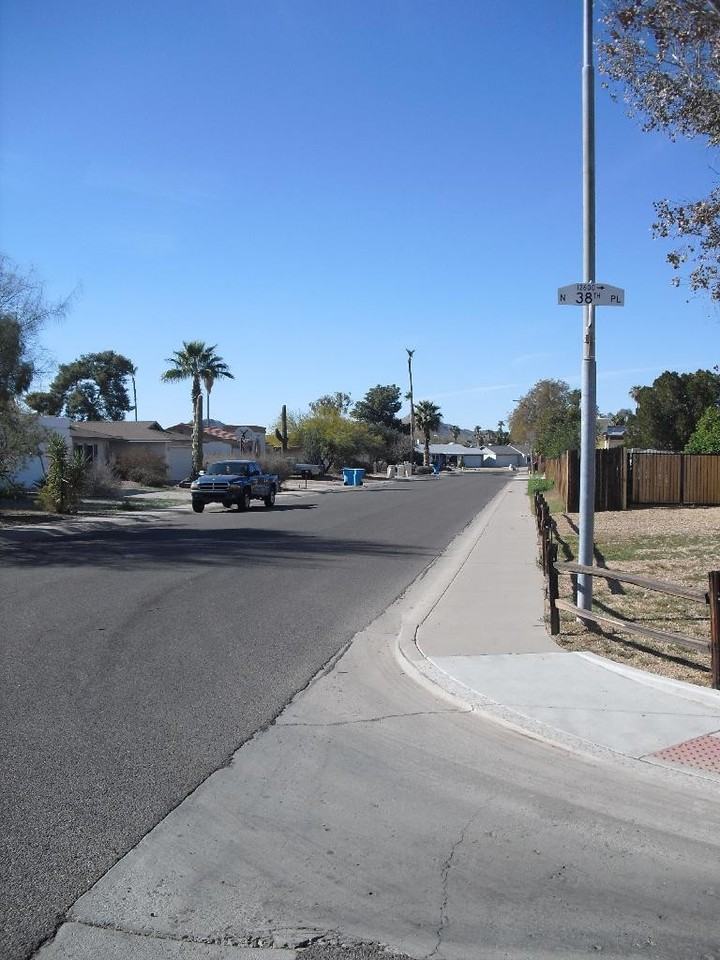 12615 N 38th Pl - Photo 3 of 46