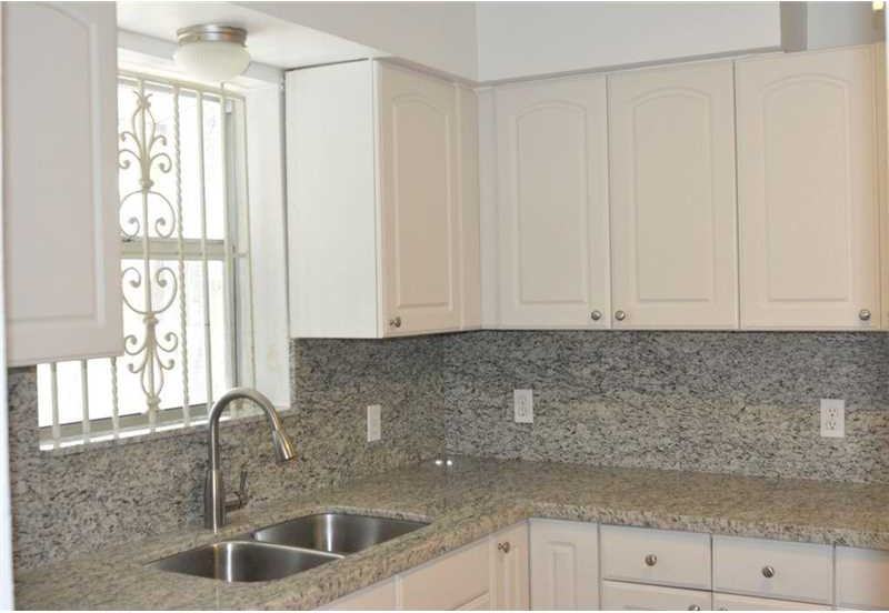 940 NE 126th St - Photo 3 of 8