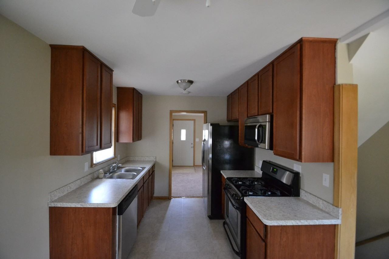 2860 NE Grand St - Photo 3 of 9