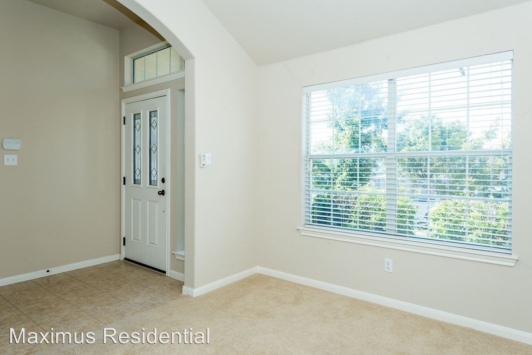 1611 Briar Hill Dr - Photo 2 of 24