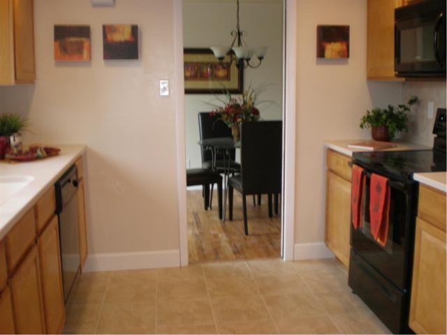 12492 E 30th Ave - Photo 3 of 4