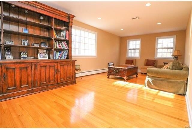 35 Gray Rock Rd - Photo 3 of 21