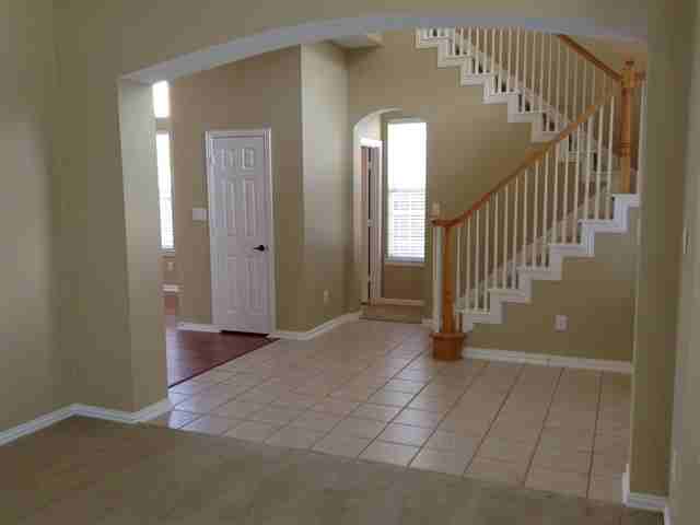 318 Parkhurst Ln - Photo 2 of 14