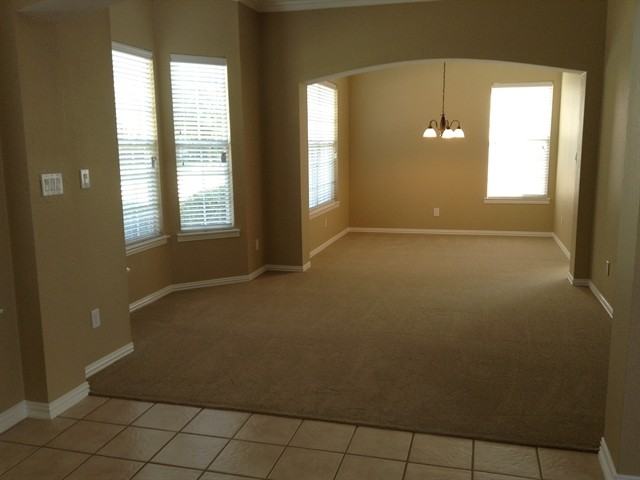 318 Parkhurst Ln - Photo 3 of 14