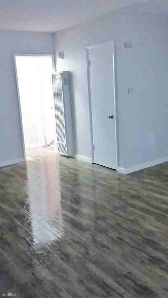 10222 Dixon Ave S #2 - Photo 3 of 14