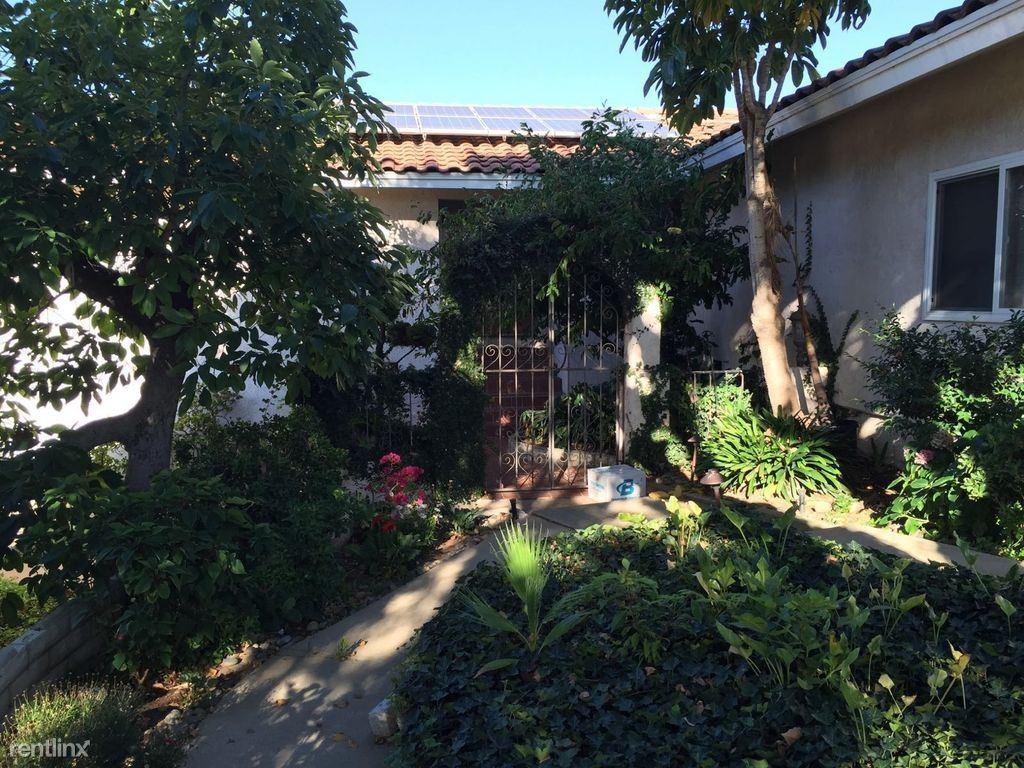 1141 Idaho Ave - Photo 3 of 14