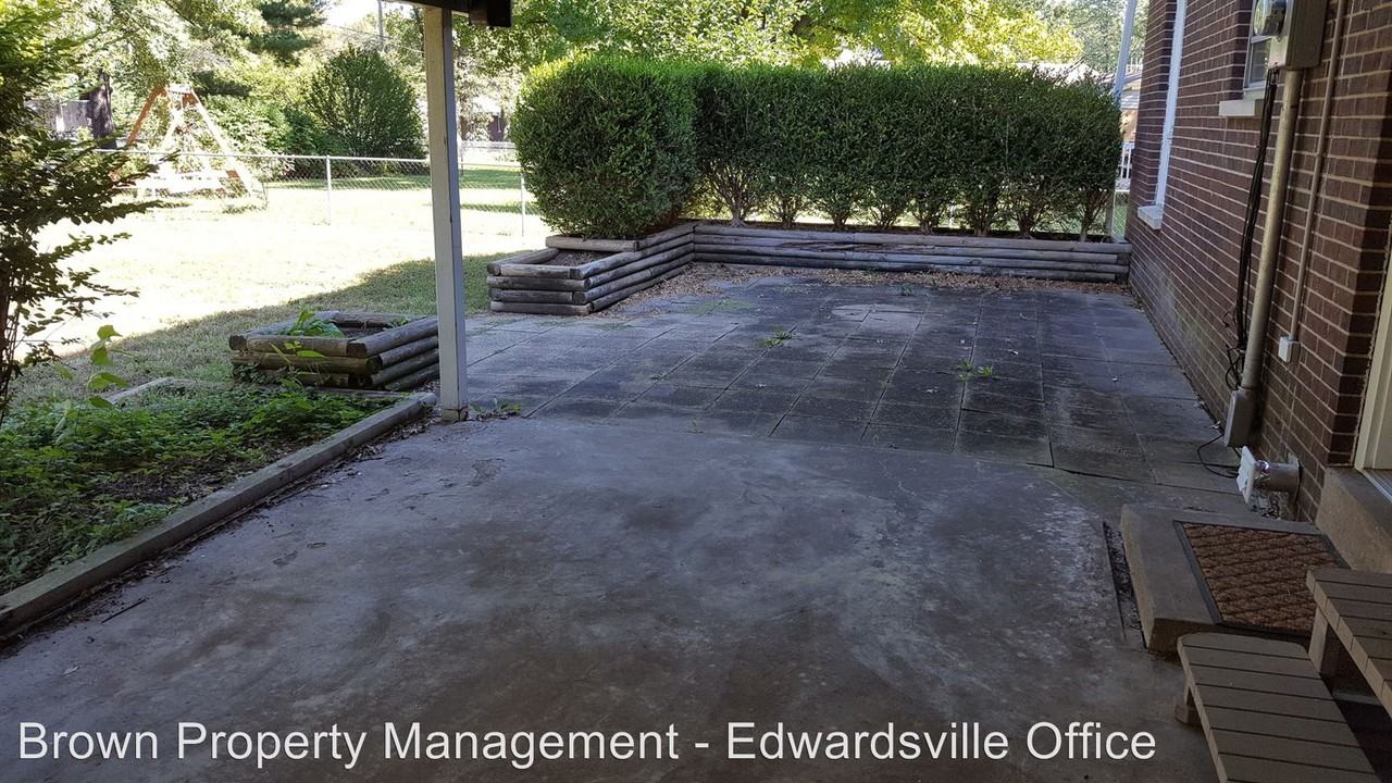 5212 Shannon Dr - Photo 3 of 16