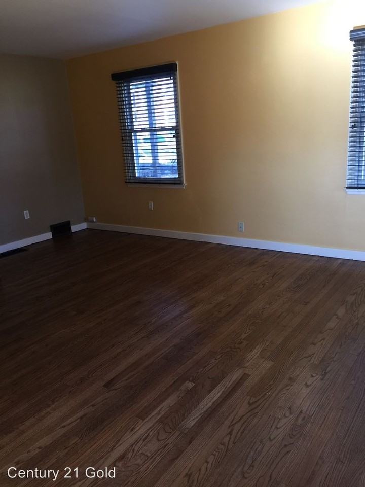 201 Sycamore Rd - Photo 2 of 4