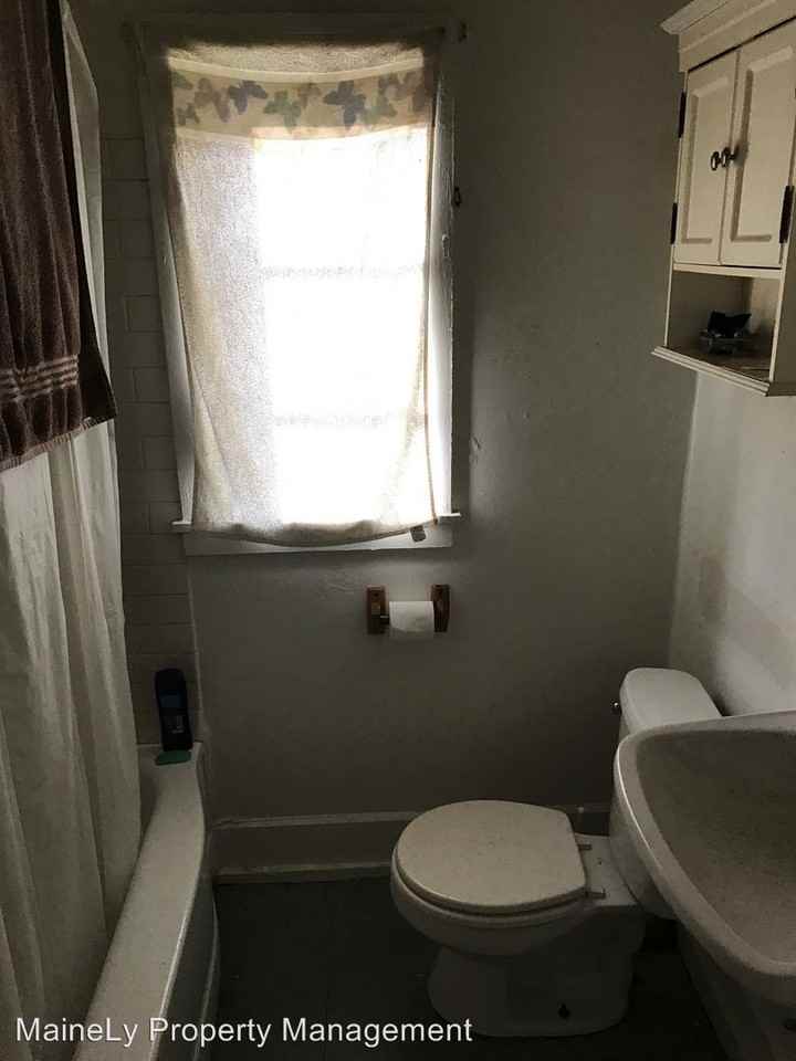 560 St John St - Photo 3 of 8