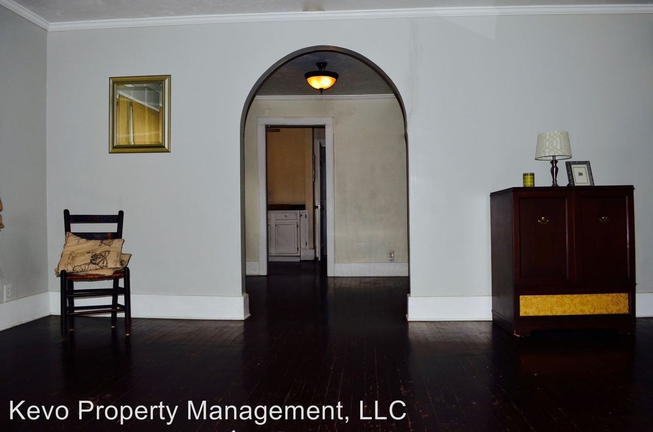 1125 NW 43rd St - Photo 3 of 14