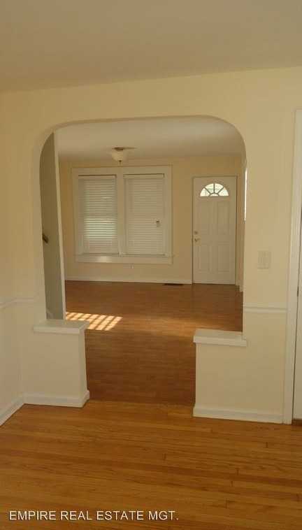 47 Round Lake Ave - Photo 2 of 9