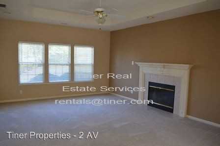 2073 Thornhill Dr - Photo 2 of 14