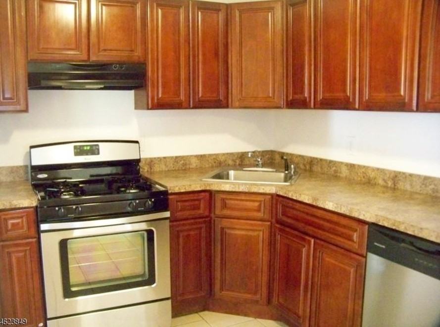 103 Michael Ct - Photo 2 of 8