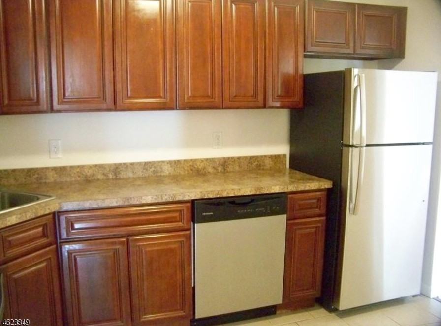 103 Michael Ct - Photo 3 of 8