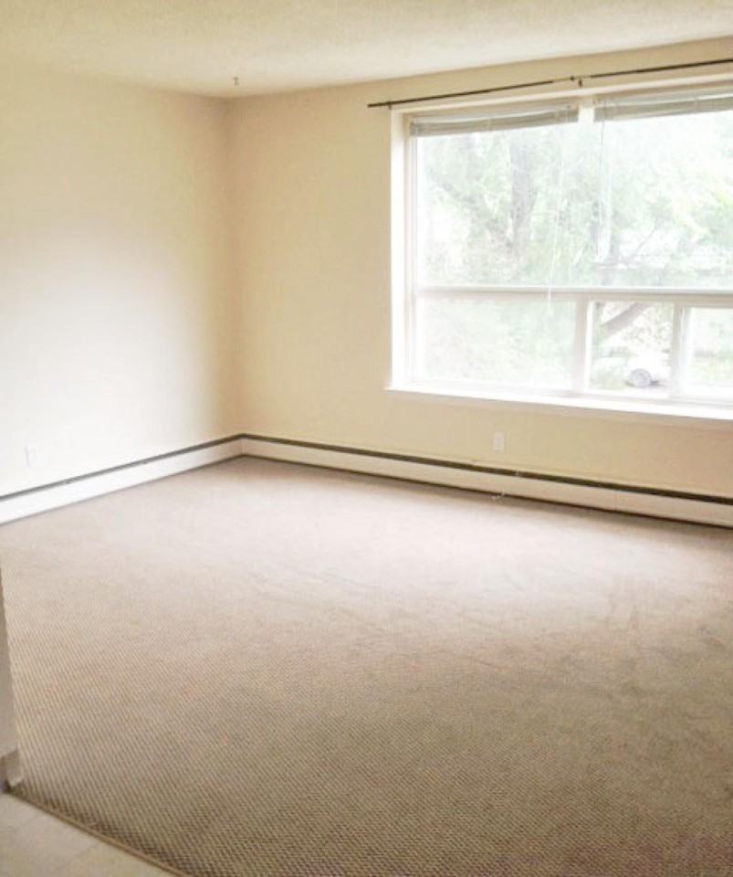 327 11th St E - Photo 3 of 8