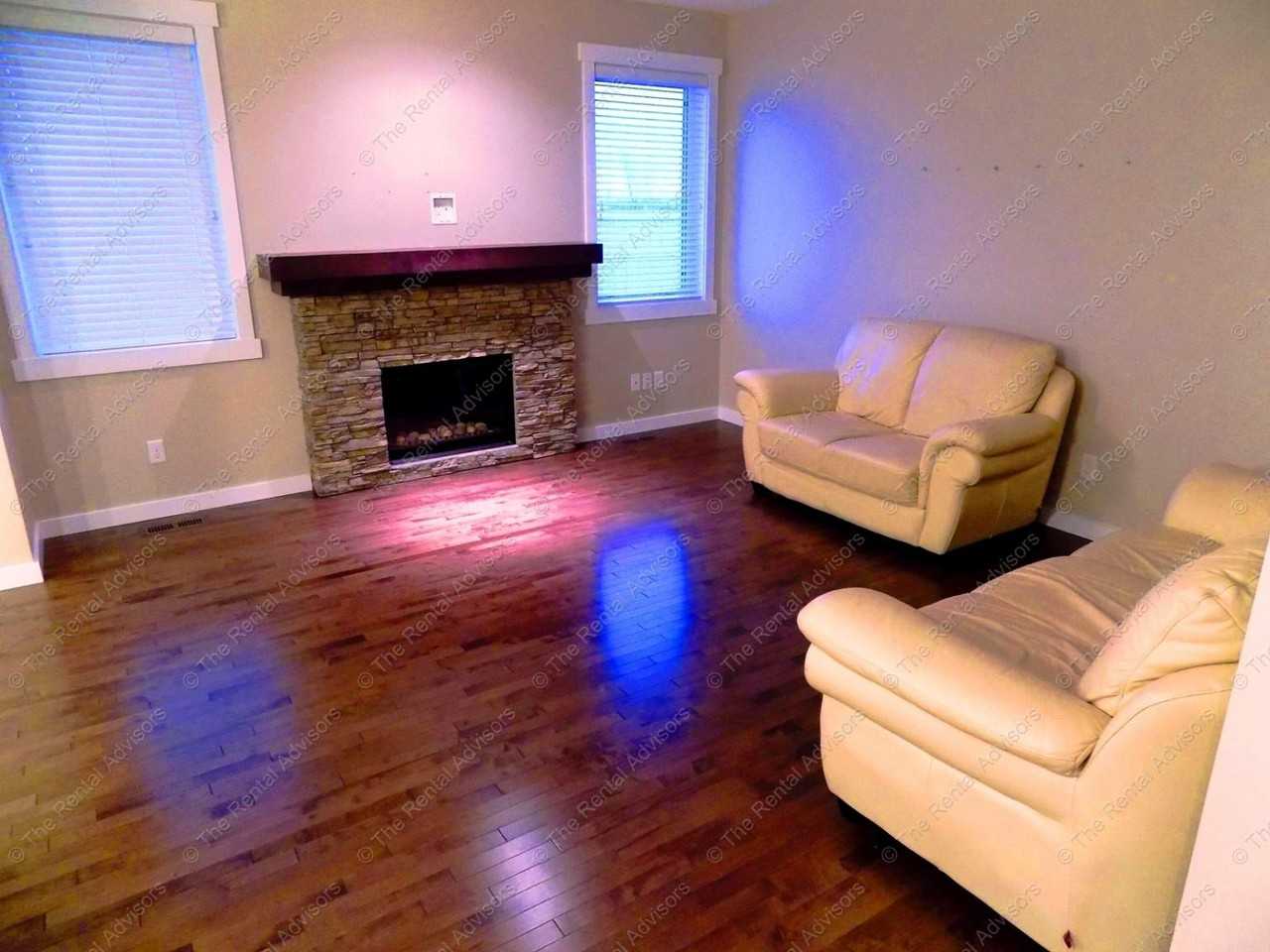 15840 10 Ave SW - Photo 3 of 20