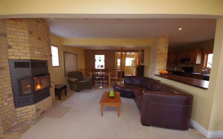 1219 15 St E - Photo 2 of 16