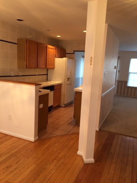 1402-2998 Lynbrooke Dr - Photo 2 of 4