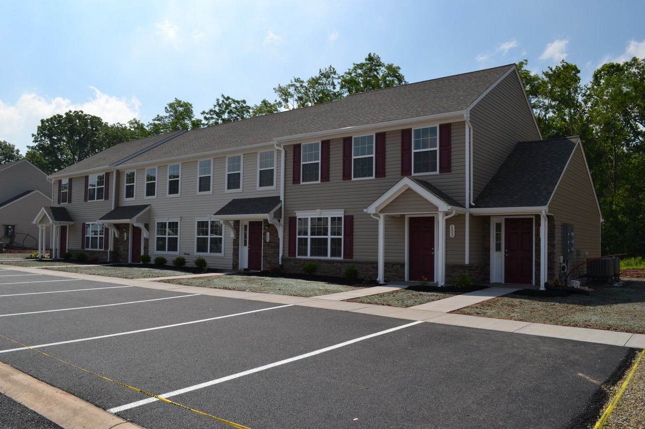 Misty Creek Village Apartments For Rent In New Oxford