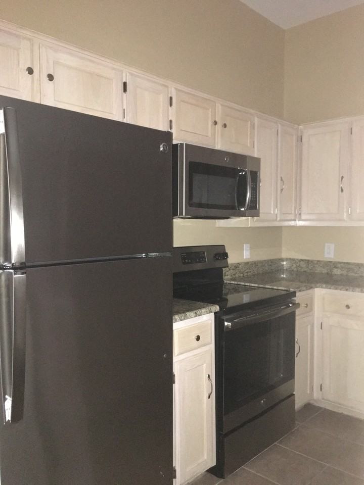 809 Minuteman Dr - Photo 3 of 17