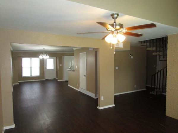 820 Brentwood Ln - Photo 3 of 11