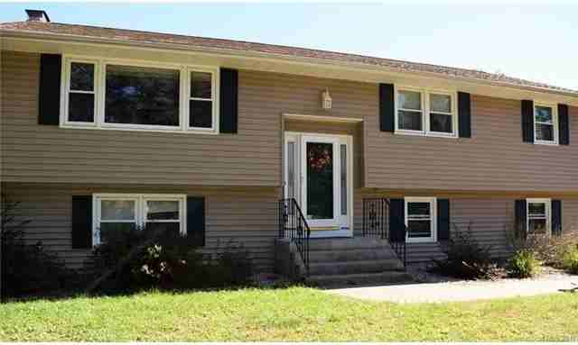 209 Holcomb St - Photo 2 of 16