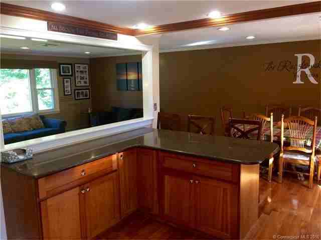 209 Holcomb St - Photo 3 of 16