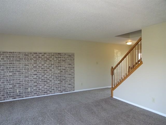 7540 Wymm Ln - Photo 3 of 19