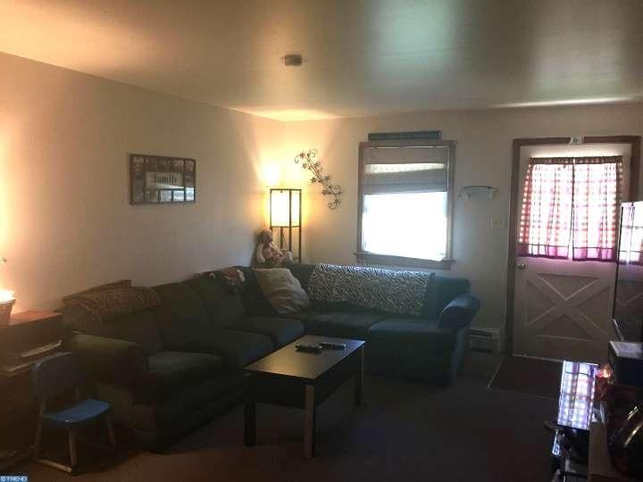 123 Green St - Photo 2 of 9