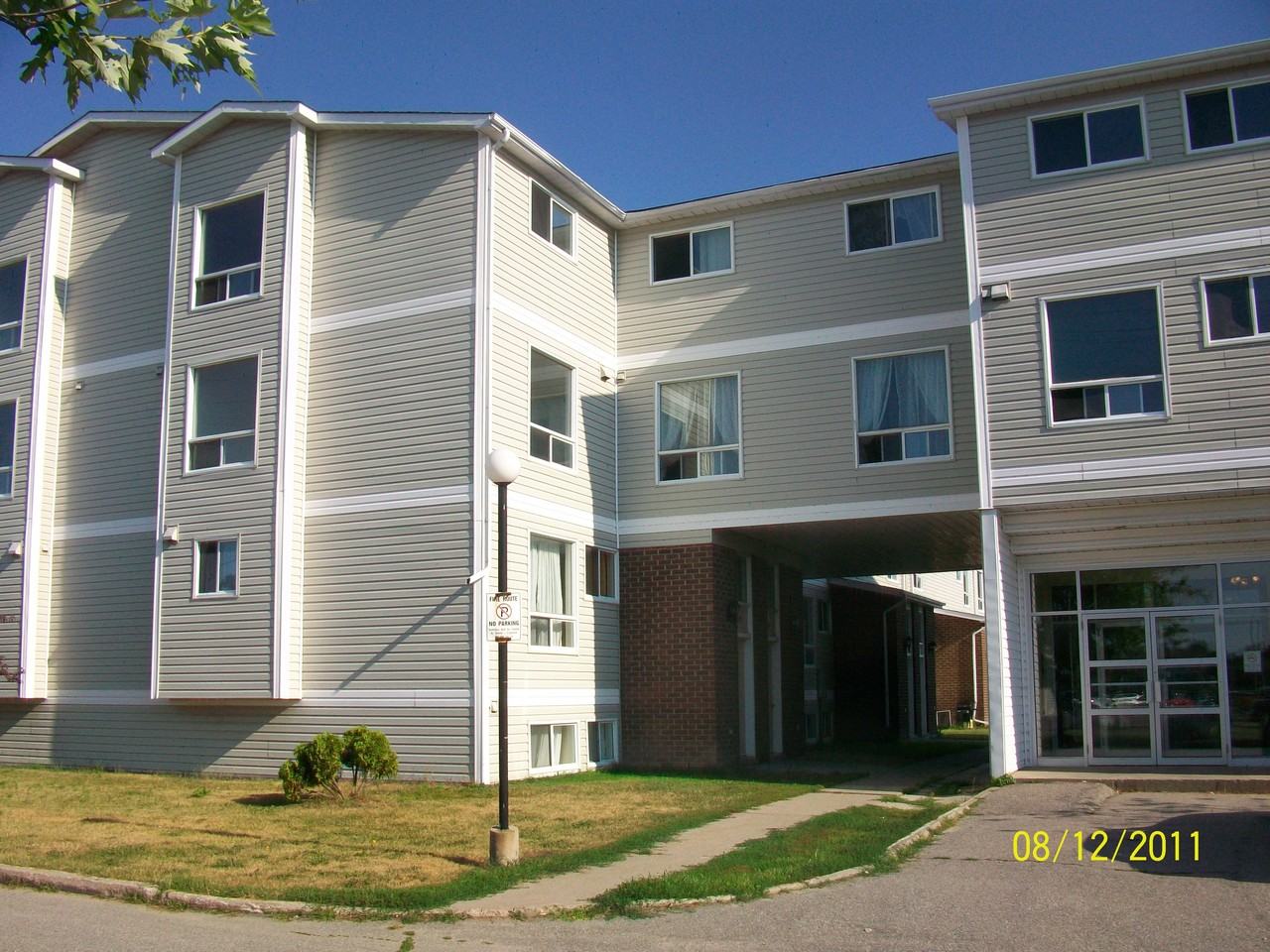 579 McKeown Avenue, North Bay, ON P1B 9E4 3 Bedroom Apartment for Rent