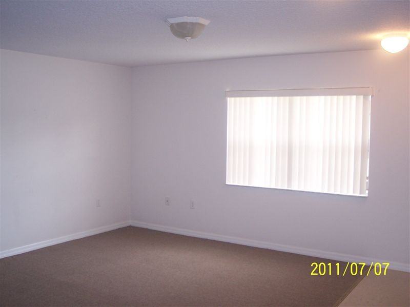 556 Paulling Dr - Photo 2 of 5