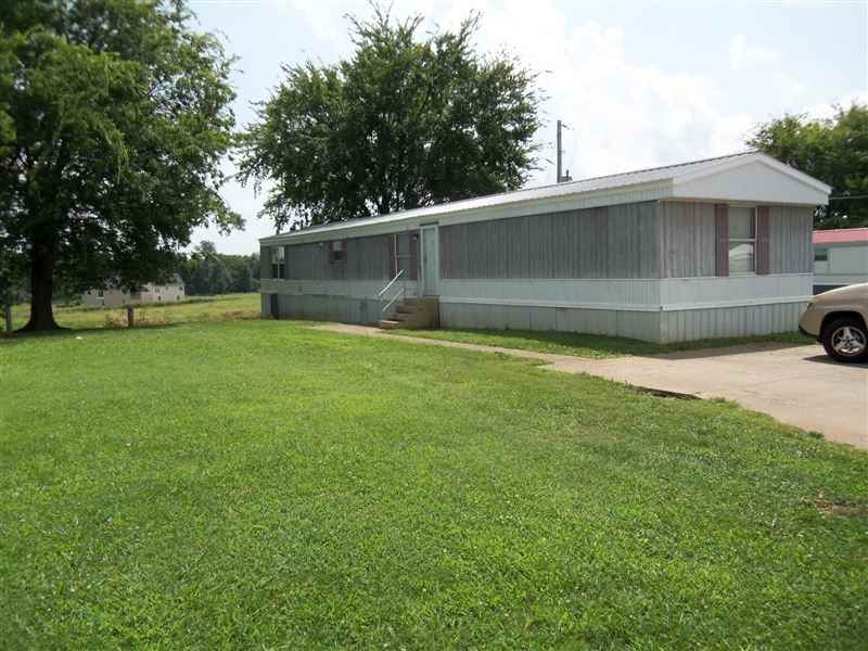 403 Debbie St - Photo 2 of 5