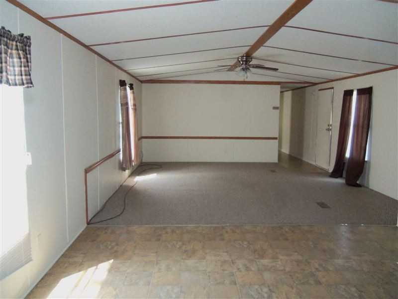 403 Debbie St - Photo 3 of 5