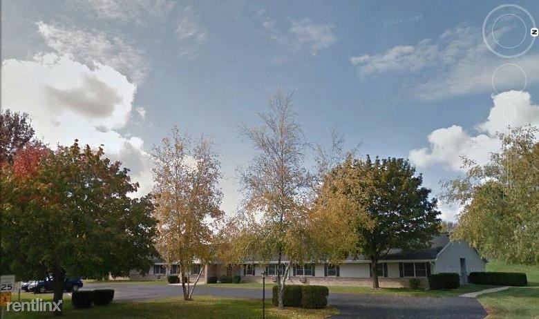 Fox Lake Manor Apartments - Photo 2 of 4