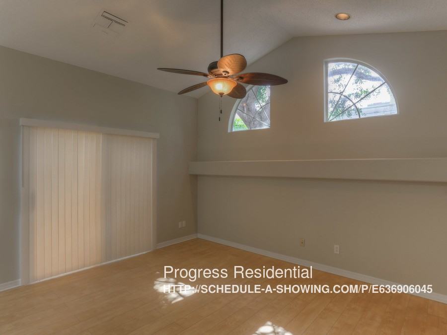 3062 Robinwood Ln - Photo 3 of 16