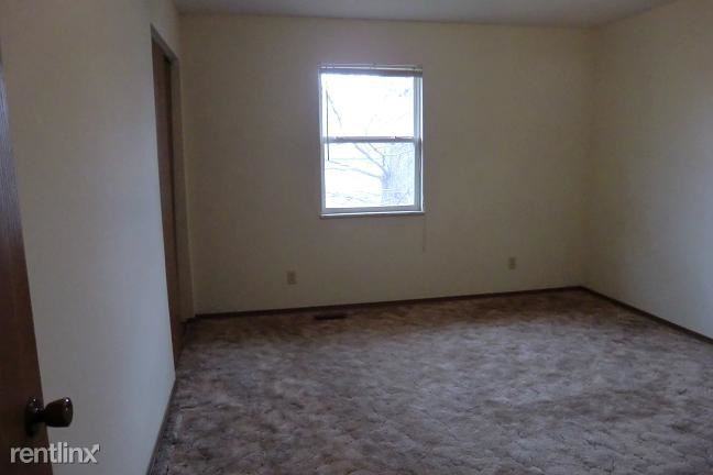 11 Heritage Pl - Photo 2 of 7