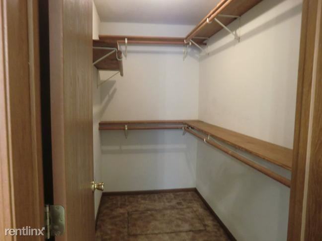 102 Eagle Creek - Photo 2 of 6