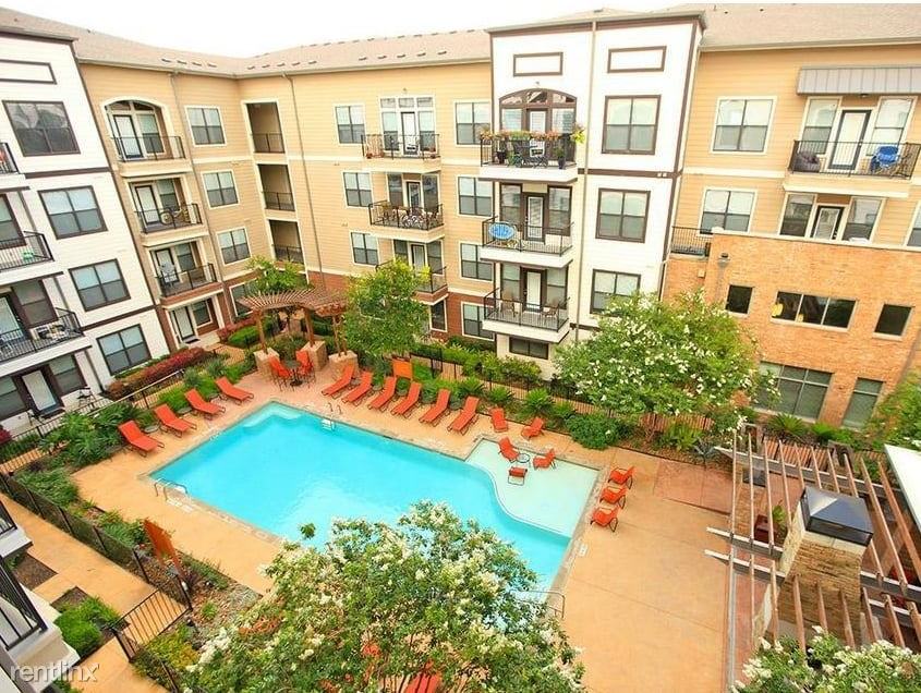 1900 University Ave - Photo 2 of 3