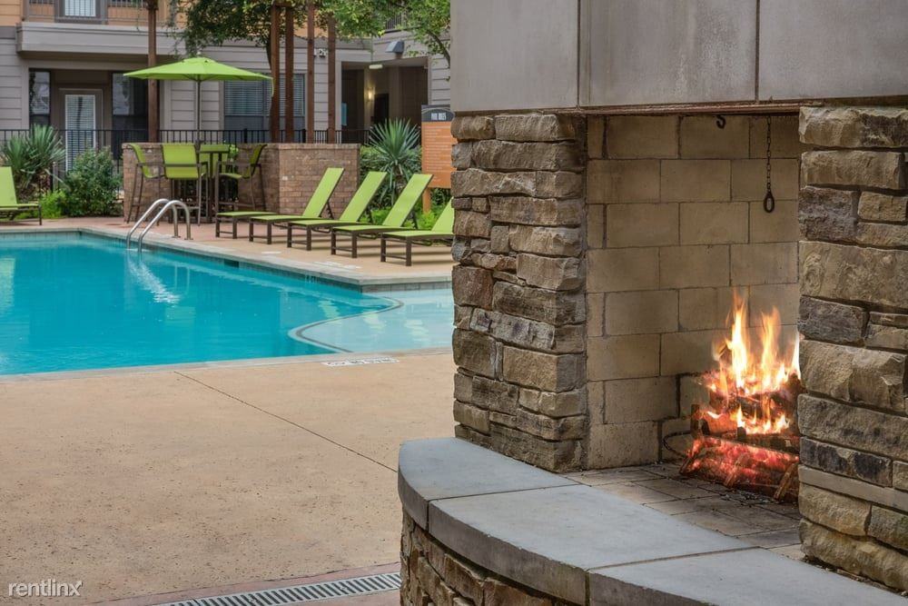 1900 University Ave - Photo 3 of 3