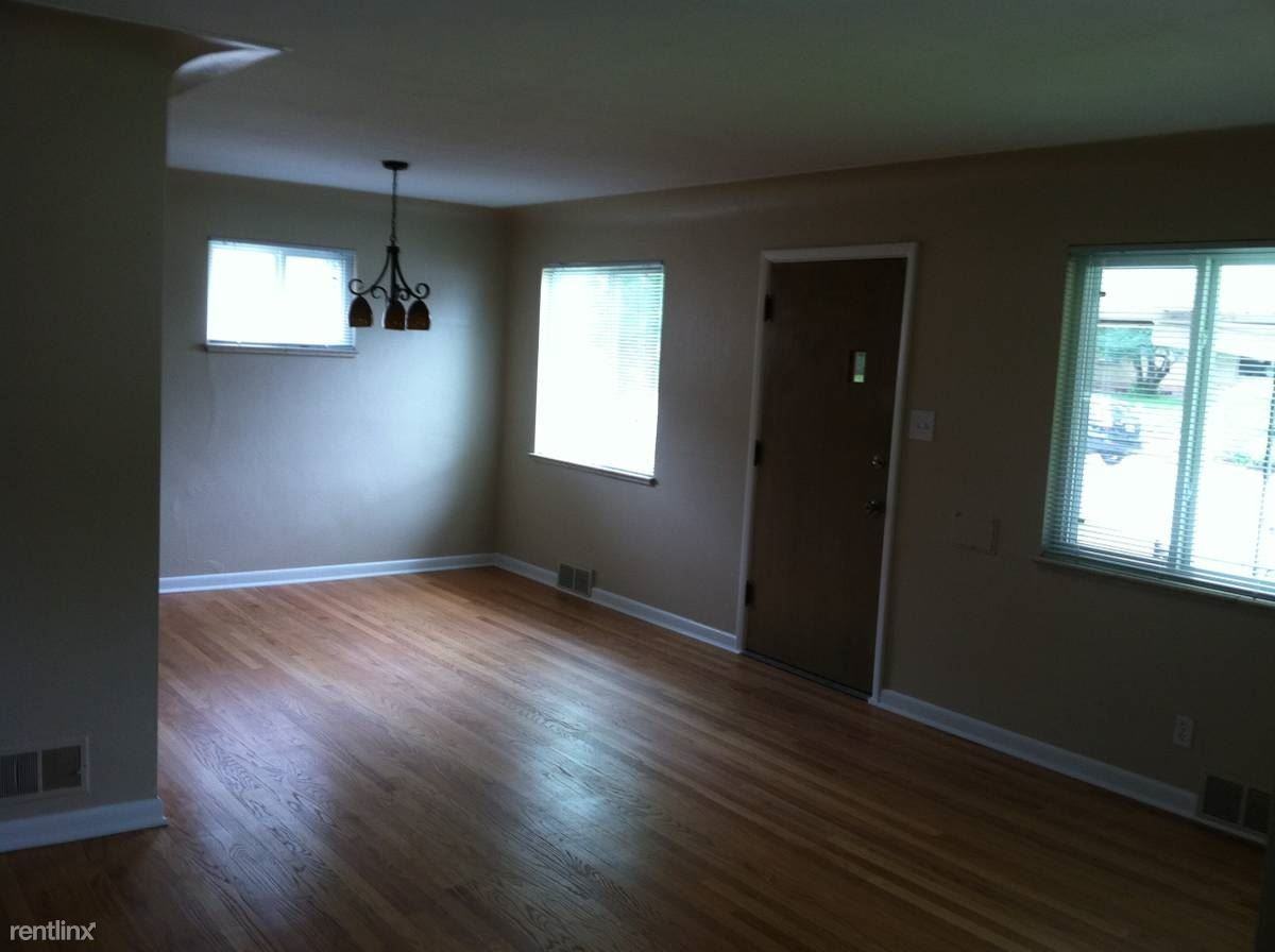 1010 S Harrison St - Photo 3 of 10