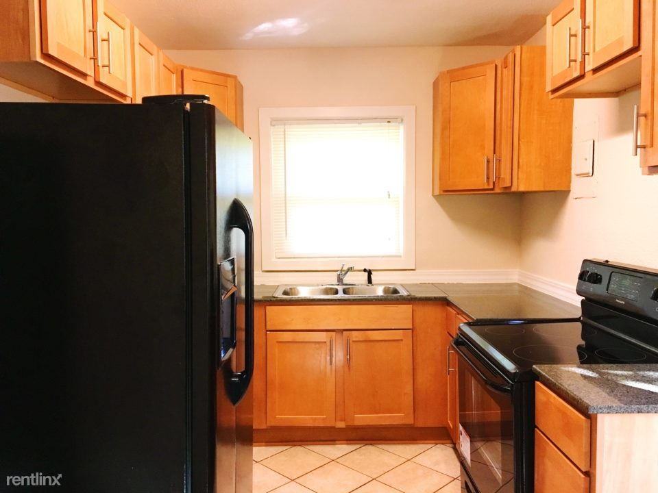 1140 Skyview Rd - Photo 3 of 6