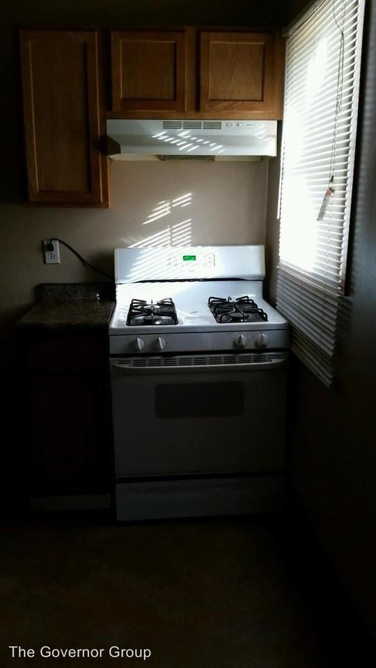 1127 21st St - Photo 2 of 10